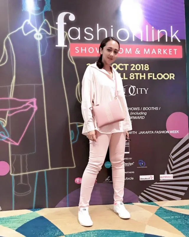 Deretan OOTD Para Penonton JFW 2019 yang Nggak Kalah Modis. Paling Santai Kayak Apa Ya? 16