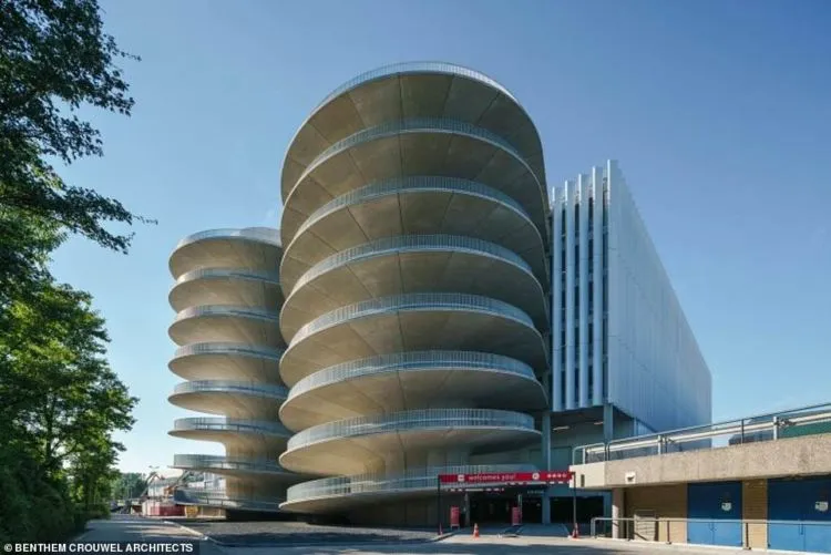 9 Desain Tempat Parkir yang Paling Cantik di Dunia. Tempat Parkir Kok Keren Banget Sih? 17