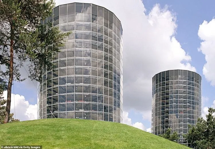 9 Desain Tempat Parkir yang Paling Cantik di Dunia. Tempat Parkir Kok Keren Banget Sih? 14