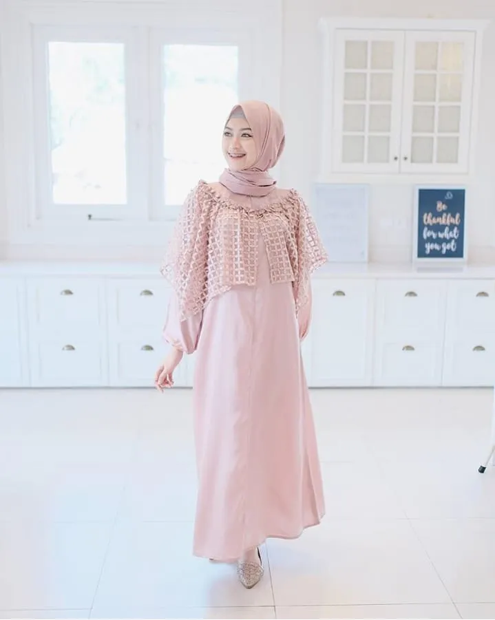 Sontek 12+ Cute Fashion Style Ala Selebgram dan Beauty Vlogger Sari Endah Pratiwi @saritiw Ini Yuk! 25