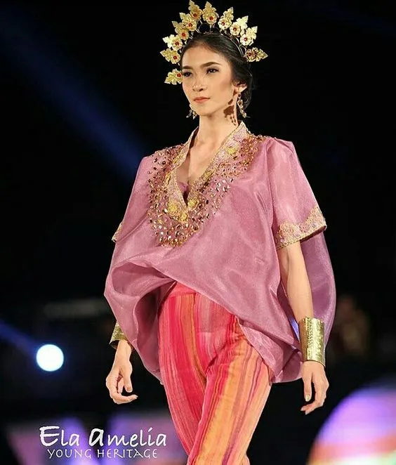 10 Inspirasi Baju Bodo Modern untuk Wisuda atau Kondangan. Warisan Budaya Indonesia Bukan Hanya Kebaya Saja Kan? 18