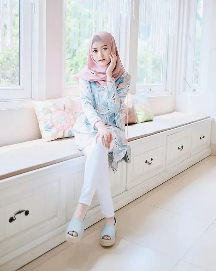 Sontek 12+ Cute Fashion Style Ala Selebgram dan Beauty Vlogger Sari Endah Pratiwi @saritiw Ini Yuk! 24