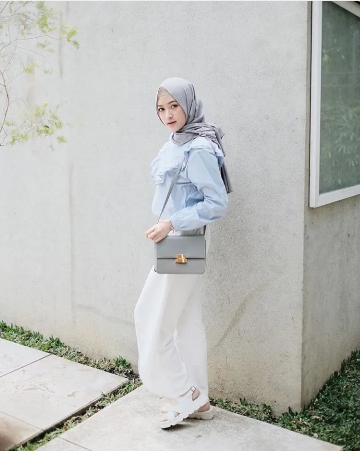 Sontek 12+ Cute Fashion Style Ala Selebgram dan Beauty Vlogger Sari Endah Pratiwi @saritiw Ini Yuk! 16