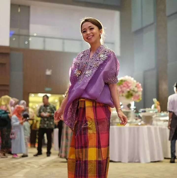 10 Inspirasi Baju Bodo Modern untuk Wisuda atau Kondangan. Warisan Budaya Indonesia Bukan Hanya Kebaya Saja Kan? 15
