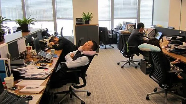 Kebiasaan 'Inemuri' Jadi Solusi Tidur di Tengah Jepang yang Gila Kerja. Tidur Sembarangan Dimaklumi 20