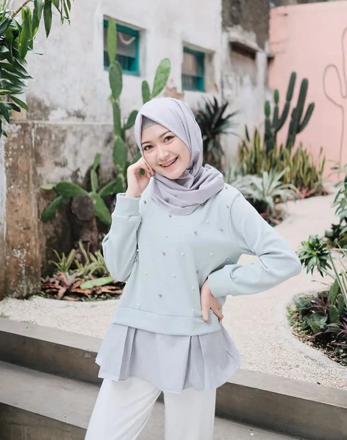 Sontek 12+ Cute Fashion Style Ala Selebgram dan Beauty Vlogger Sari Endah Pratiwi @saritiw Ini Yuk! 19