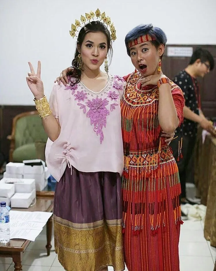 10 Inspirasi Baju Bodo Modern untuk Wisuda atau Kondangan. Warisan Budaya Indonesia Bukan Hanya Kebaya Saja Kan? 13