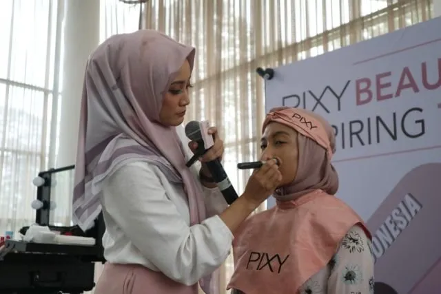 2 Kunci Tampil Stunning Ala Linda Kayhz. Keluarga dan Karier Sama Terurusnya 10