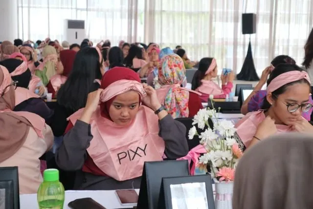 2 Kunci Tampil Stunning Ala Linda Kayhz. Keluarga dan Karier Sama Terurusnya 11