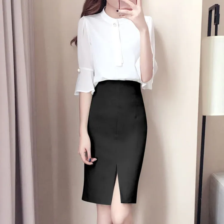 15 Ide Padu Padan Putih Hitam Buat yang Baru Masuk Kerja atau Magang. Siap Tampil Pro dan Mengesankan? 17