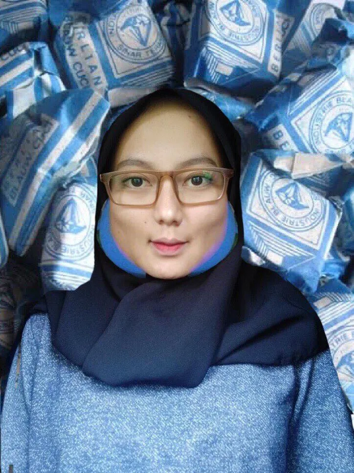 Minta Tolong Dieditin Fotonya Jadi Background Biru, Begini 17 Kreativitas Warganet yang Ngocol Abis 27