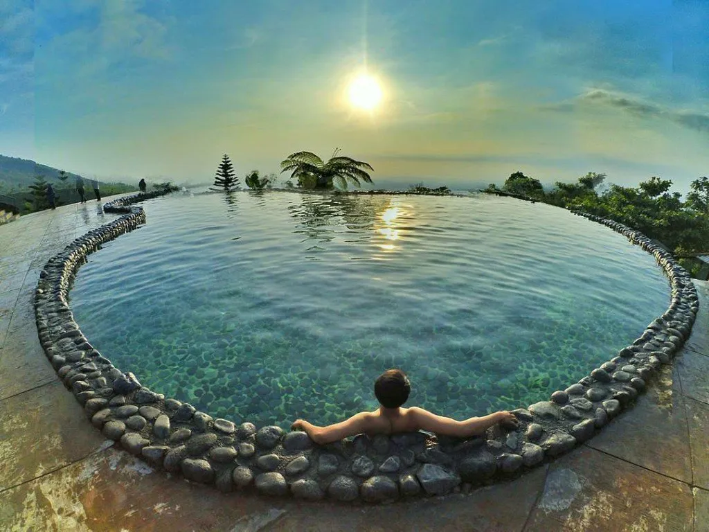 7 Kolam Renang yang Instagramable di Semarang. Mulai dari Kolam Renang Alami Sampai Infinity Pool!