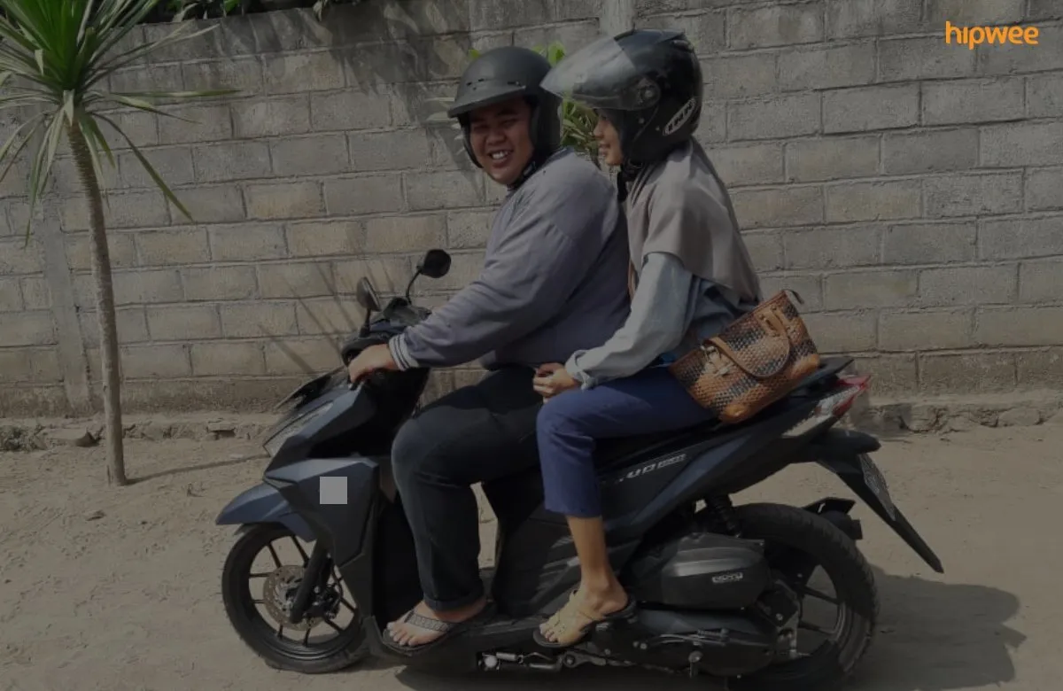 Menerka Status Hubungan Orang dari Caranya Duduk Saat Boncengan Motor. Coba Dikira-Kira Sendiri~ 13