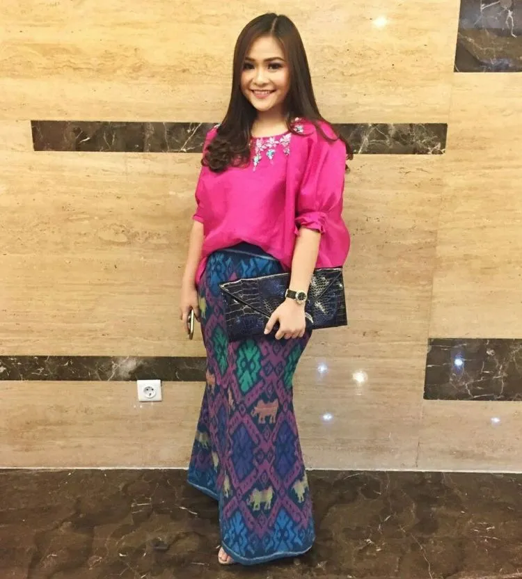 10 Inspirasi Baju Bodo Modern untuk Wisuda atau Kondangan. Warisan Budaya Indonesia Bukan Hanya Kebaya Saja Kan? 12