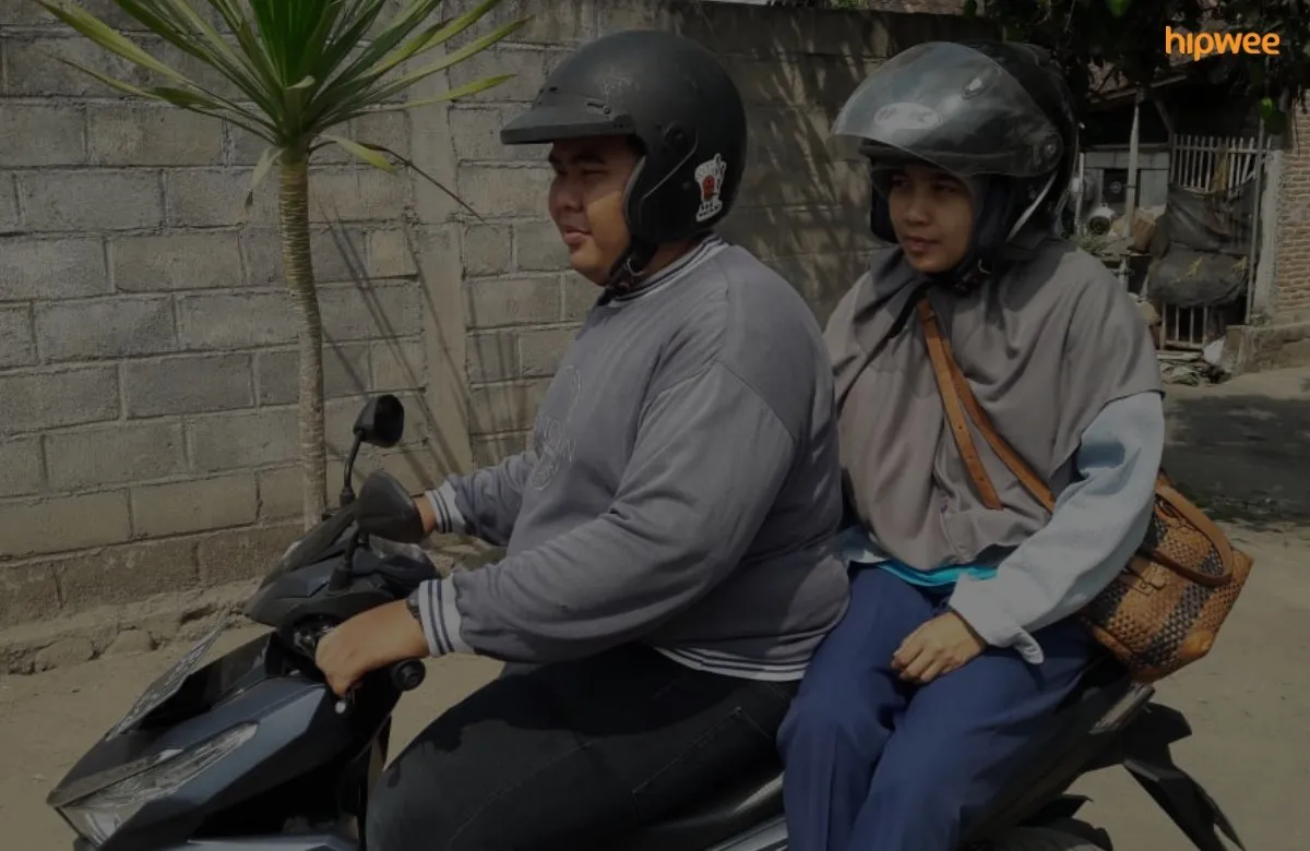 Menerka Status Hubungan Orang dari Caranya Duduk Saat Boncengan Motor. Coba Dikira-Kira Sendiri~ 15