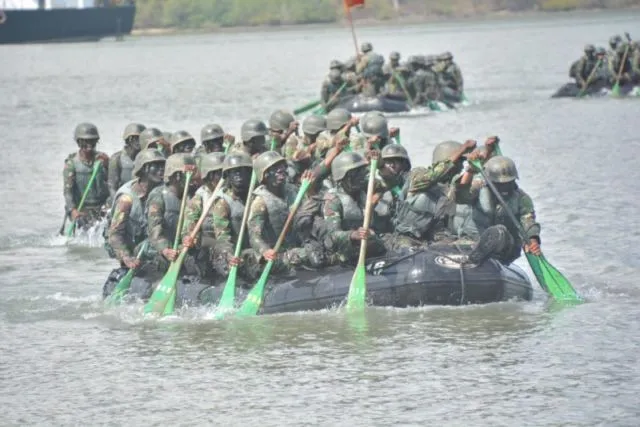 10 Potret Latihan Kopassus RI yang Mirip di Neraka. Pantas Saja Jadi Pasukan Elit yang Disegani 17