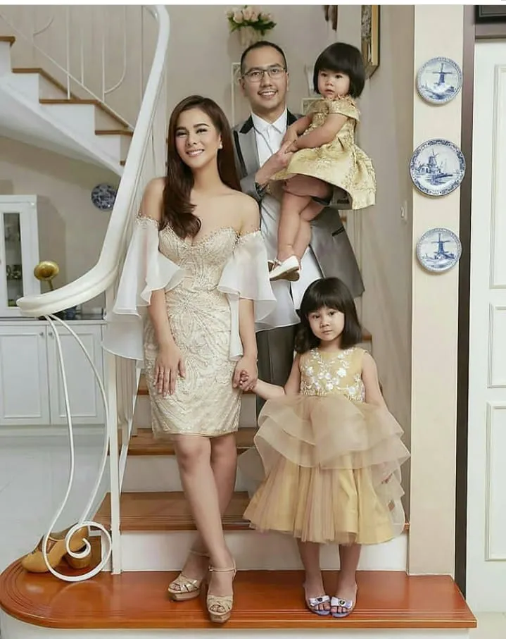 12+ Inspirasi Baju Couple Mama dan Anak yang Nggak Harus Sama Persis. Tetap Cantik, Manis nan Modis 17