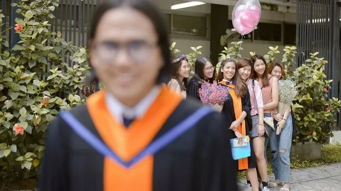 10 Momen Kocak Saat Wisuda. Sekali Seumur Hidup, Kelucuannya Pasti Bisa Jadi Cerita yang Sulit Dilupa 10