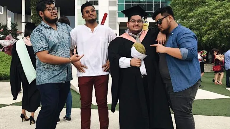 10 Momen Kocak Saat Wisuda. Sekali Seumur Hidup, Kelucuannya Pasti Bisa Jadi Cerita yang Sulit Dilupa 9