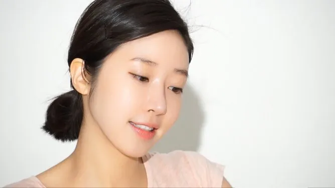 7 Tips Jitu dan Mudah Raih Wajah 'Cloudless Skin', Tren Kulit Sehat Terbaru di Korea yang Wajib Dicoba! 8