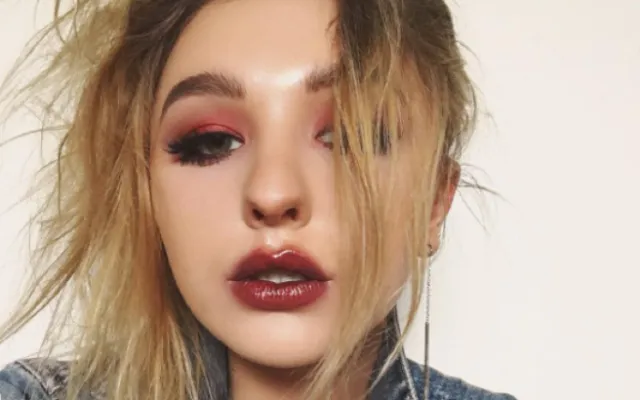 Trik Mudah Membuat 'Blurred Lips', Polesan Bibir yang Tampak Luber dan Jauh dari Rapi 8