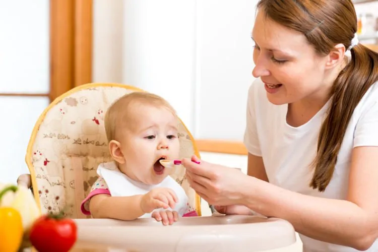 Viral Anak 2 Bulan Dicekoki Bubur Bayi Bikin Warganet Geram. Ini 5 Alasan Medis MPASI Jangan Diberikan Sebelum Waktunya 7