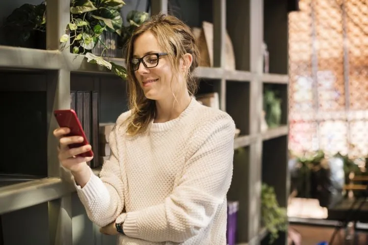 15 Hal yang Bakal Kamu Rasa Ketika Naksir Teman Sekantor. Tiap Masuk Kerja, Bawaannya Dag Dig Dug Melulu~ 28