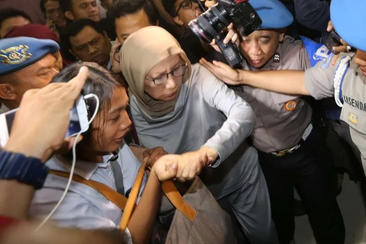 10 Babak Drama Ratna Sarumpet, Si Pencipta Hoaks Terbaik. Kali Aja Bisa Diangkat Jadi Film~ 19