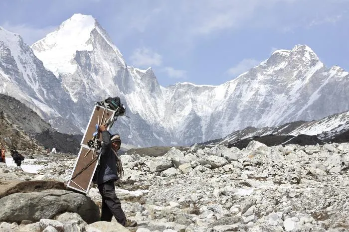 Tak Ada Orang yang Bisa Mendaki Everest Tanpa Mereka, Begini 12 Fakta di Balik Kehidupan Sherpa 17