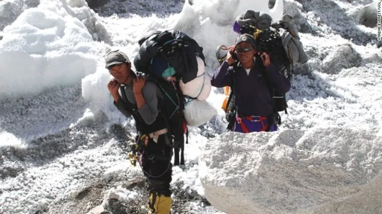 Tak Ada Orang yang Bisa Mendaki Everest Tanpa Mereka, Begini 12 Fakta di Balik Kehidupan Sherpa 14