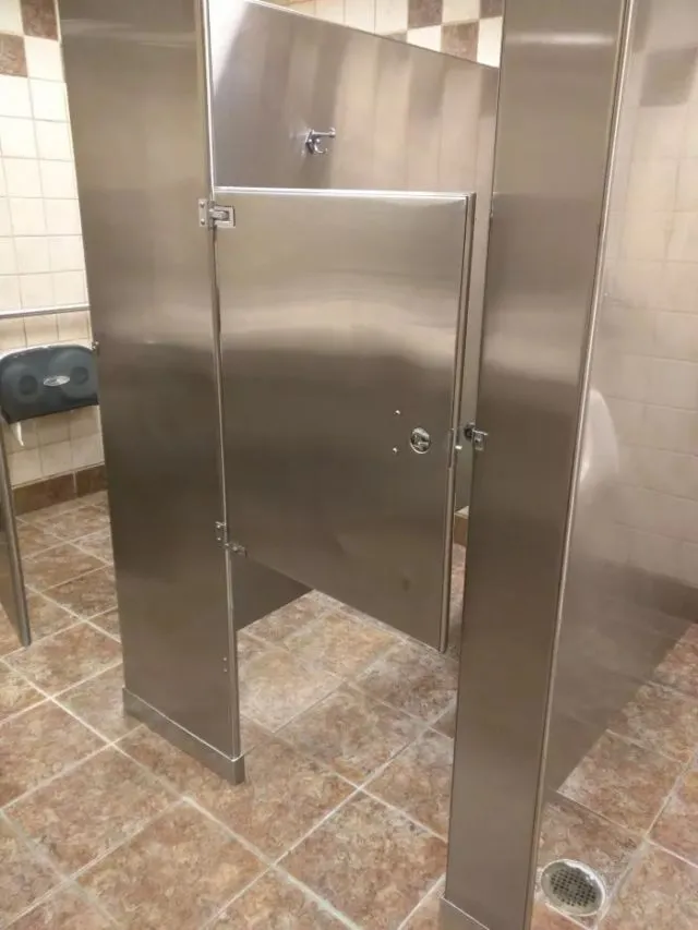 Buang Air di 11 Toilet ini, Kenyamananmu Bakal Diuji Banget. Desainnya Gokil bin Kocak sih! :D 14