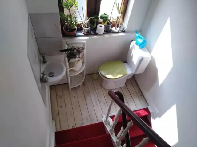 Buang Air di 11 Toilet ini, Kenyamananmu Bakal Diuji Banget. Desainnya Gokil bin Kocak sih! :D 18