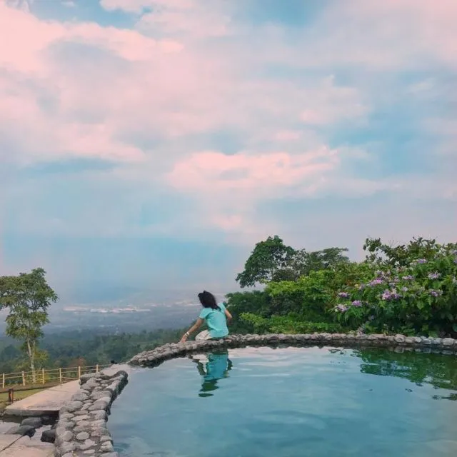 7 Kolam Renang yang Instagramable di Semarang. Mulai dari Kolam Renang Alami Sampai Infinity Pool! 10