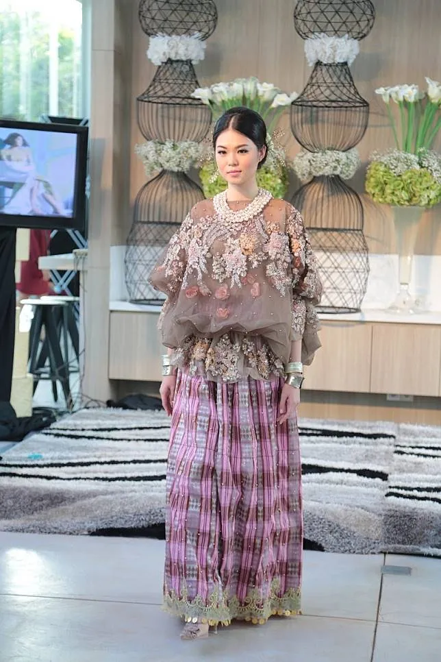 10 Inspirasi Baju Bodo Modern untuk Wisuda atau Kondangan. Warisan Budaya Indonesia Bukan Hanya Kebaya Saja Kan? 14