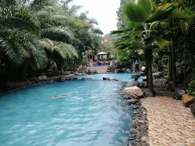 7 Kolam Renang yang Instagramable di Semarang. Mulai dari Kolam Renang Alami Sampai Infinity Pool! 14