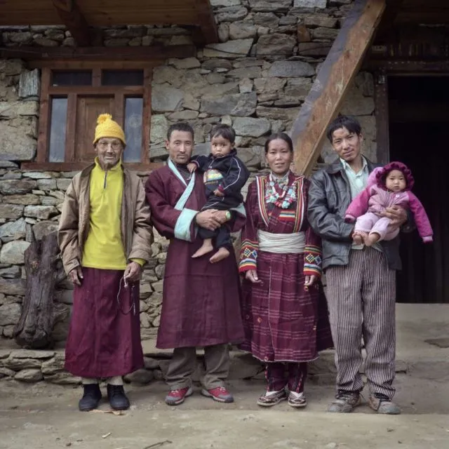 Di Nepal, Suami Rela Berbagi Istri dengan Saudaranya Sendiri. Nggak Heran Anaknya Punya Banyak Bapak 6