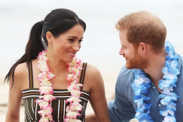 10 Foto Meghan dan Prince Harry Ini Bikin Kamu Mengamini. Bahwa Cinta Tumbuh Subur dari Tatapan Mata 16