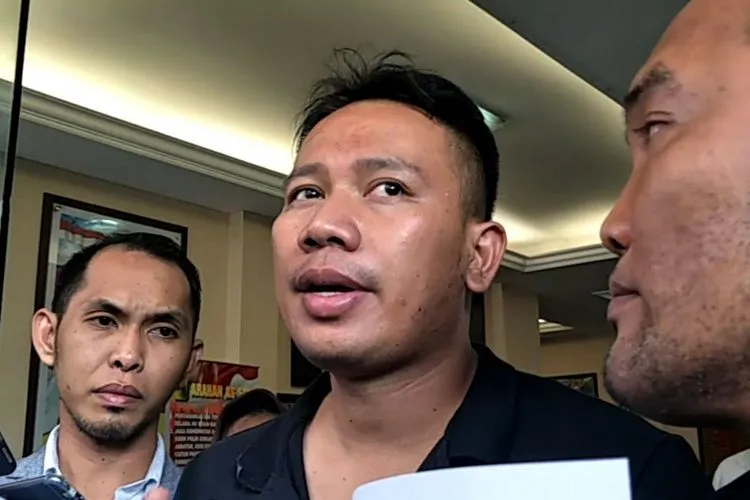 Sepak Terjang Vicky Prasetyo di Dunia Hiburan Tanah Air. Orang yang Terkenal Bukan Karena Bakat~ 11