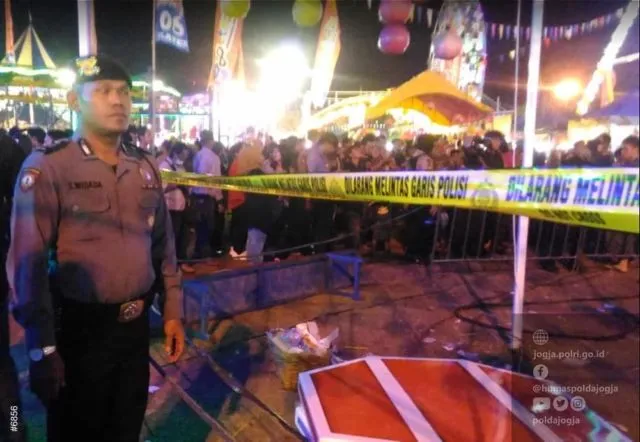 Bianglala di Sekaten Jogja Terbalik Saat Sedang Beroperasi. Risiko Naik Wahana Ekstrem Itu Nyata! 6