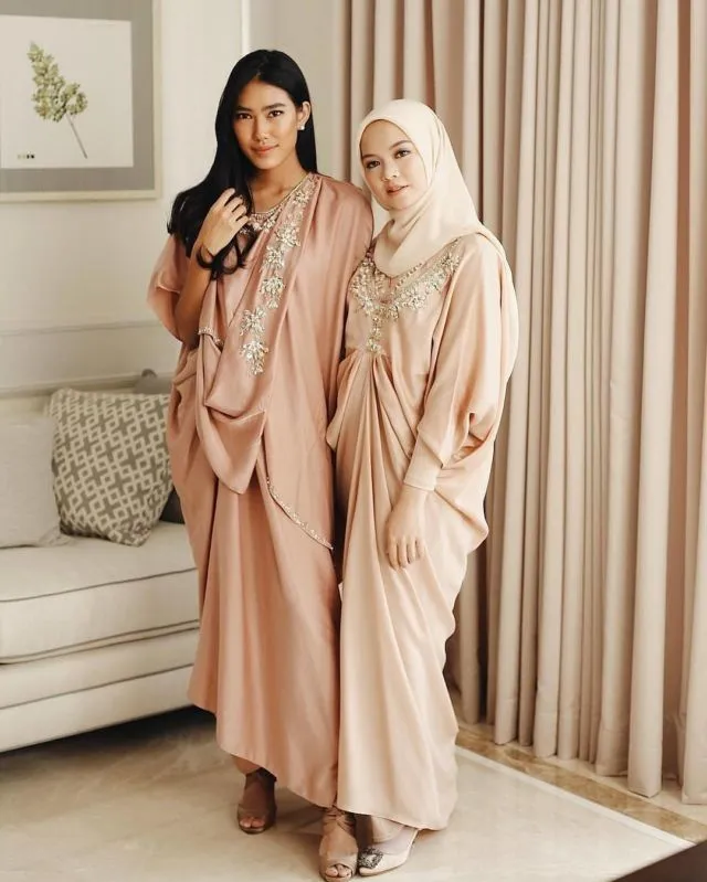 Pola Kaftan Longgar dan Ayu buatmu yang Bosan Pakai Kutubaru di Acara Kondangan Sahabatmu 21