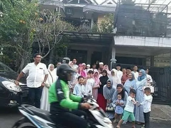 Kata Siapa Foto Bareng itu Gampang? 11 Gangguan ini Sering Terjadi lo, Tapi Malah Bikin Ngakak 18