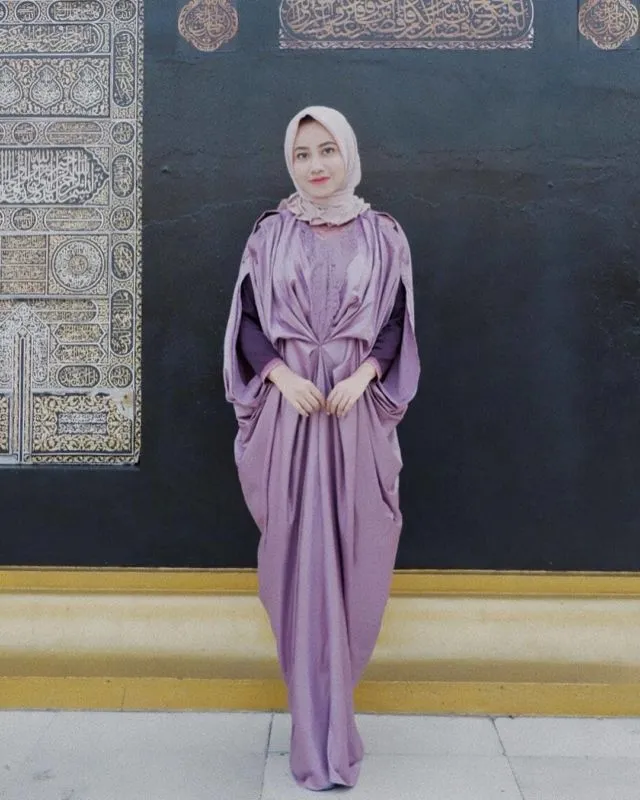 Pola Kaftan Longgar dan Ayu buatmu yang Bosan Pakai Kutubaru di Acara Kondangan Sahabatmu 30