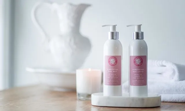 10+ Produk yang Bikin Mandi Shower-mu Naik Level. Makin Bersih dan Kulit Lebih Sip 15