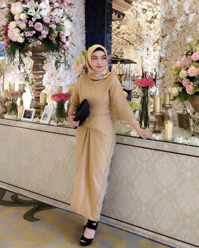Pola Kaftan Longgar dan Ayu buatmu yang Bosan Pakai Kutubaru di Acara Kondangan Sahabatmu 33