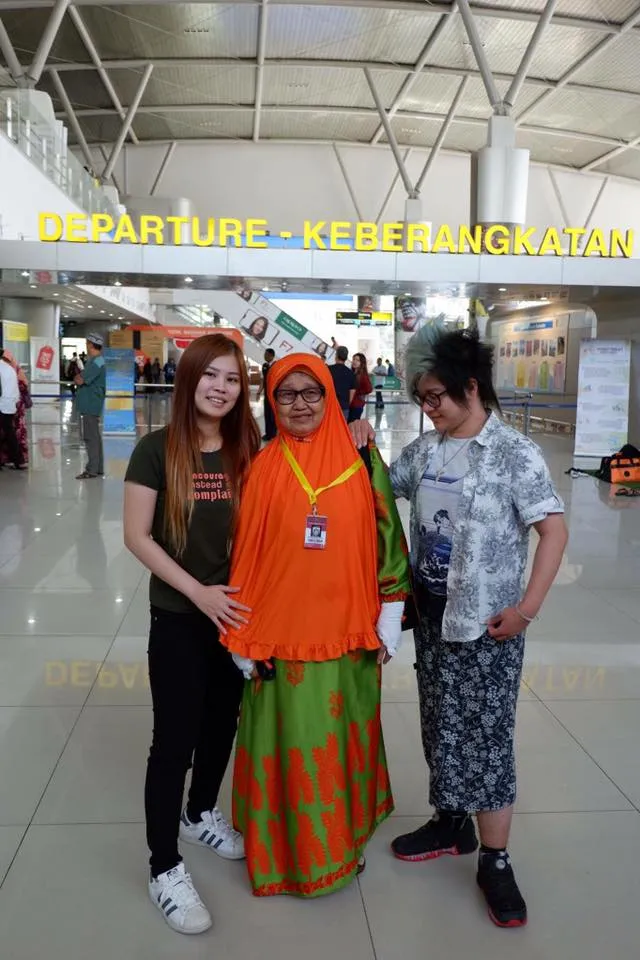 Umrahkan Pengasuhnya yang Muslim, Warganet ini Sematkan Dua