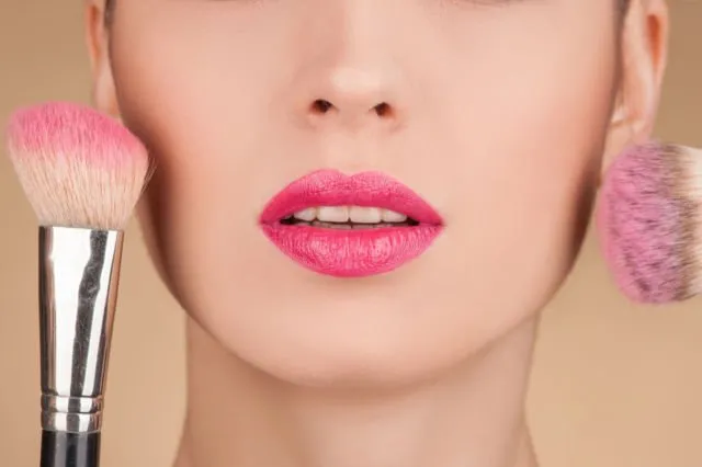 6 Kesalahan Saat Memakai Makeup. Nggak Heran Kamu Dibilang Mau Lenongan 12