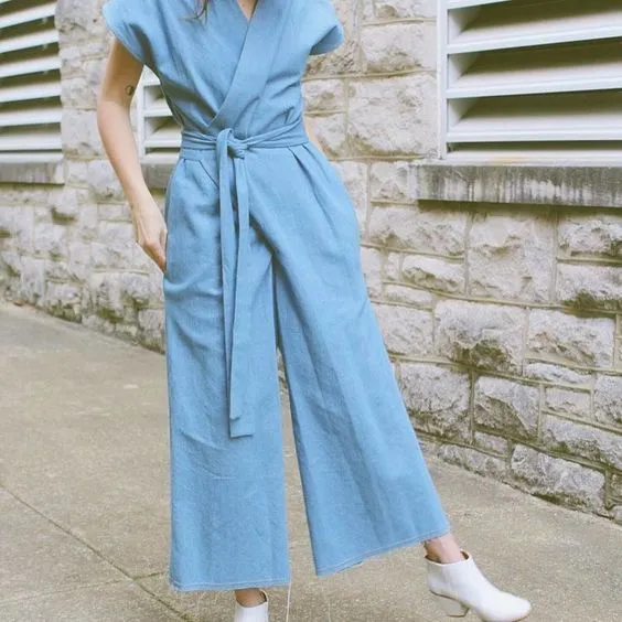Manis dan Lucu, Ini 9 Ide Model Jumpsuit Ala Korea. Buat yang Berhijab pun Ada! 18