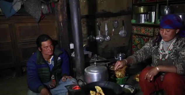 Di Nepal, Suami Rela Berbagi Istri dengan Saudaranya Sendiri. Nggak Heran Anaknya Punya Banyak Bapak 8