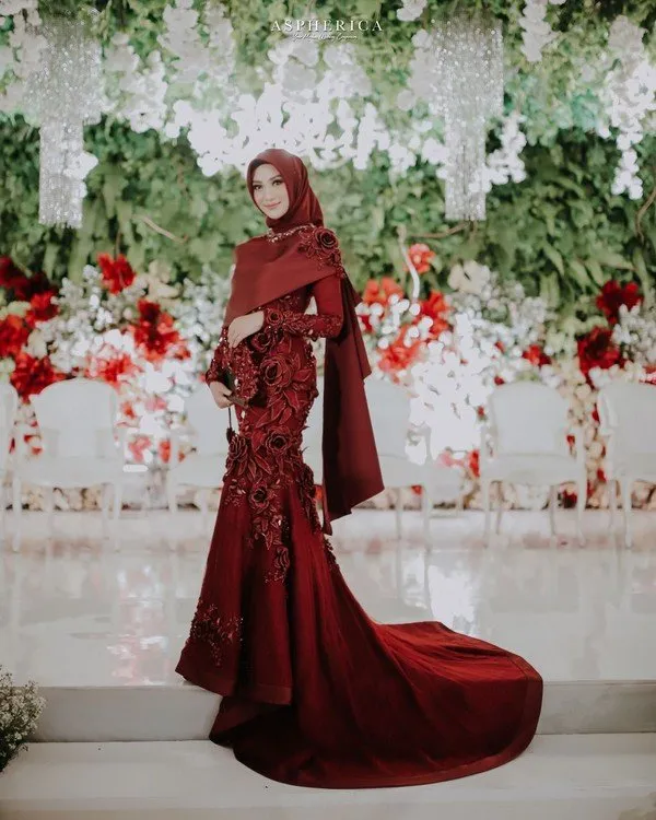8 Ide Busana Pernikahan ala Indah Nada Puspita. Nggak Selamanya Hijab Harus Ditumpuk Tebal Demi Hasil Maksimal 16