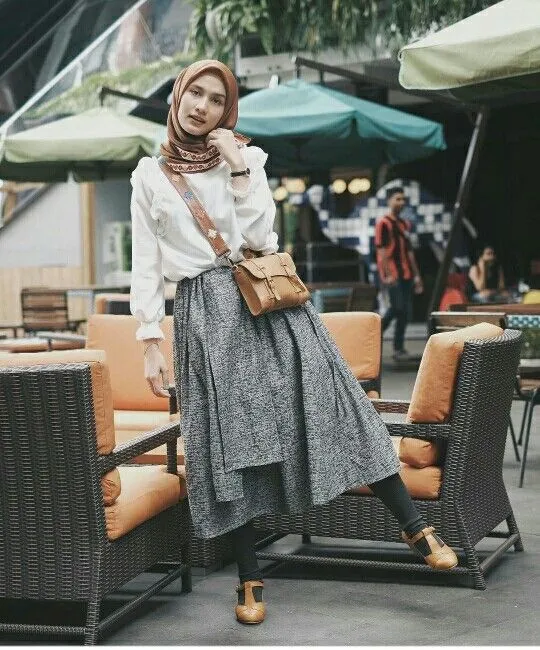 Ini 10+ Aturan dan Padu Padan Gaya Pakai Legging. Nggak Perlu Risih, Apalagi Malu-maluin 26